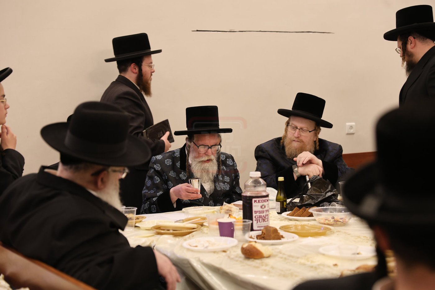 האדמו"ר מראזלא בהילולת הרה"ק מקרעסטיר