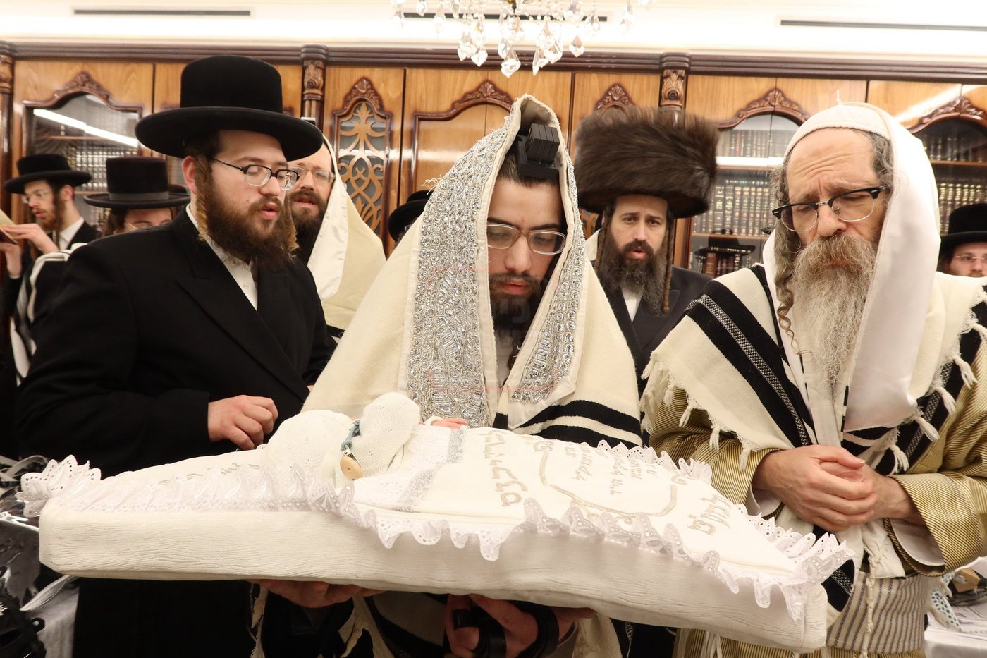 שמחת הברית לצאצאם של האדמו"ר מטשארנאביל ורבי נחמן בידרמן 