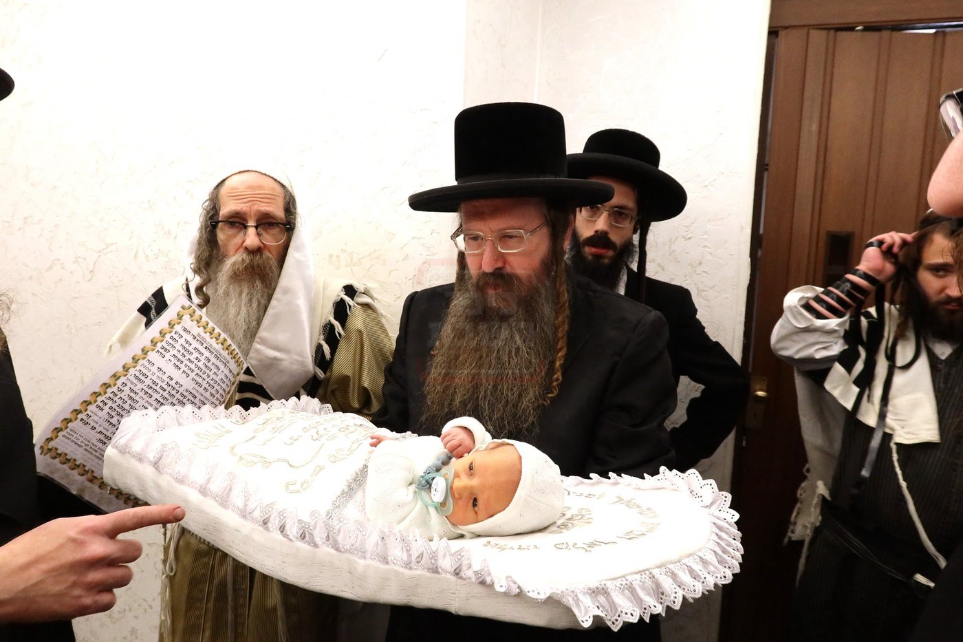 שמחת הברית לצאצאם של האדמו"ר מטשארנאביל ורבי נחמן בידרמן 