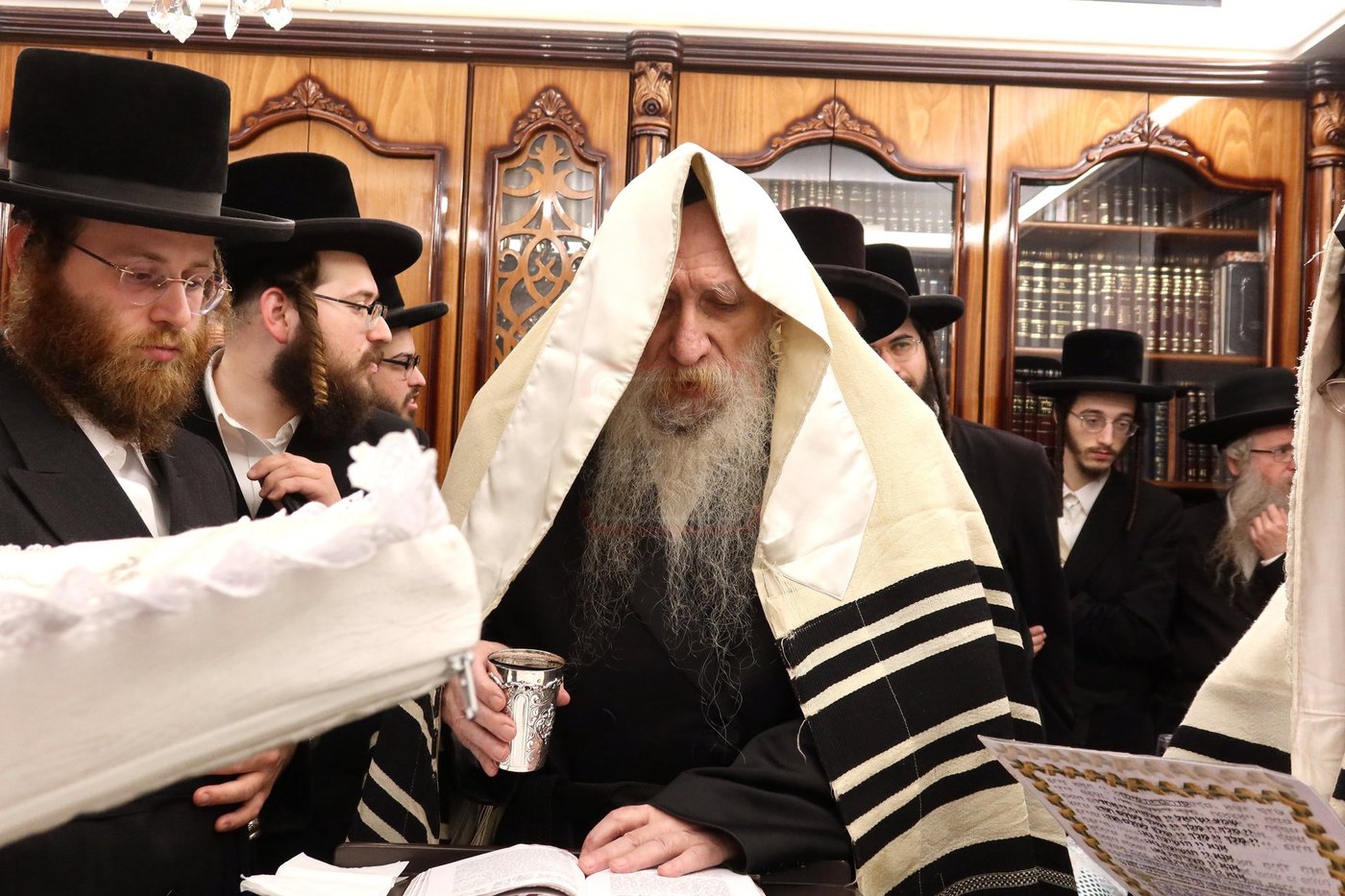 שמחת הברית לצאצאם של האדמו"ר מטשארנאביל ורבי נחמן בידרמן 