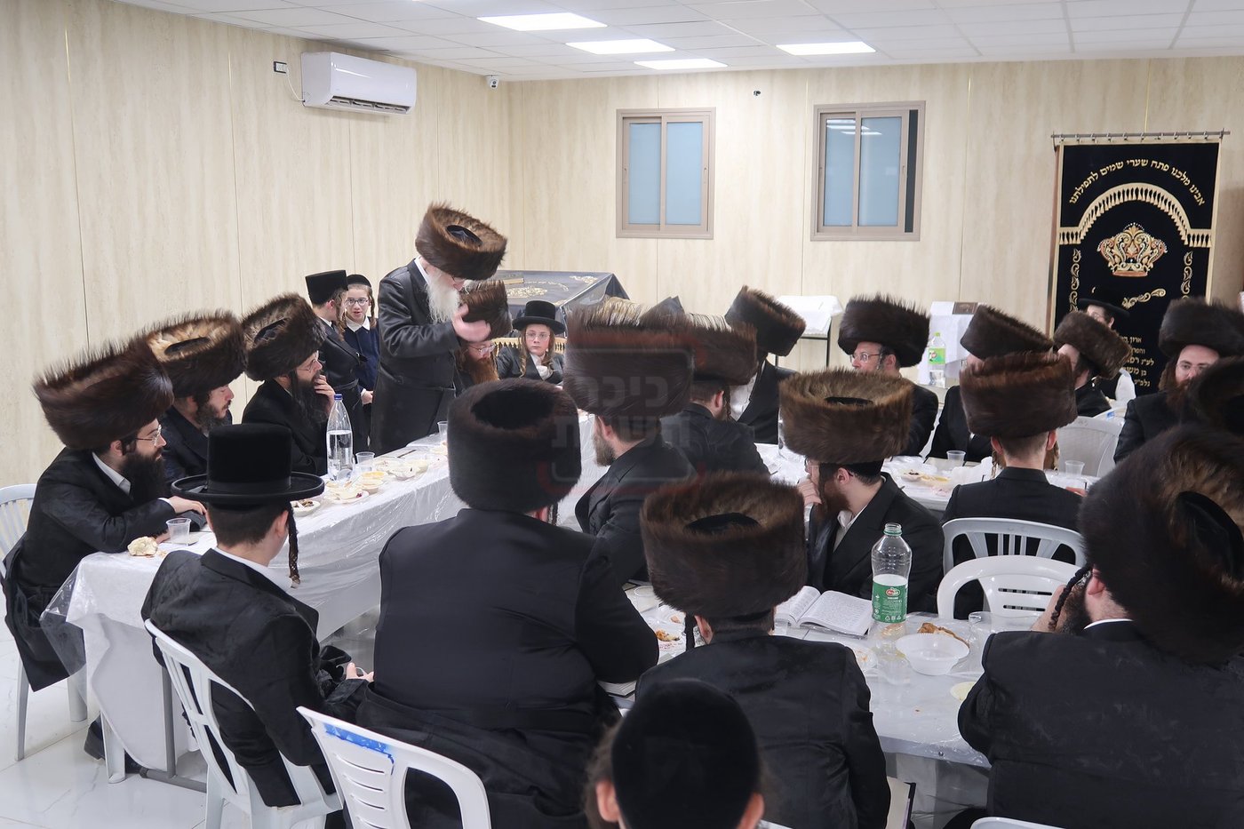 הגה"צ ר' יוסף נחמיה הירשלר במתחם הסופרים 