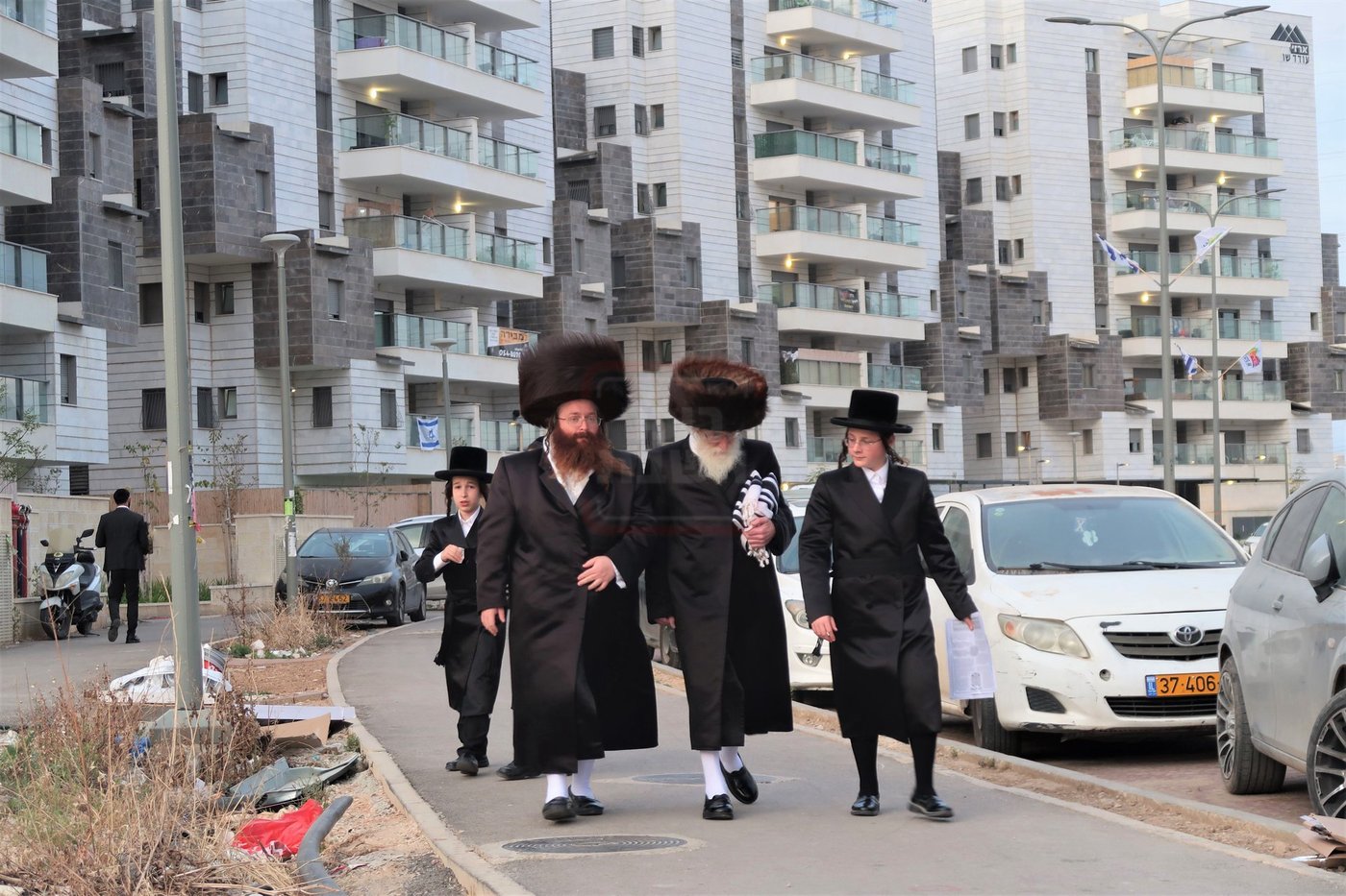 הגה"צ ר' יוסף נחמיה הירשלר במתחם הסופרים 