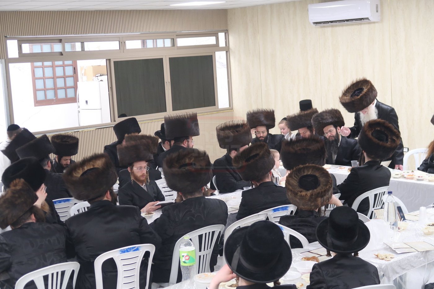 הגה"צ ר' יוסף נחמיה הירשלר במתחם הסופרים 