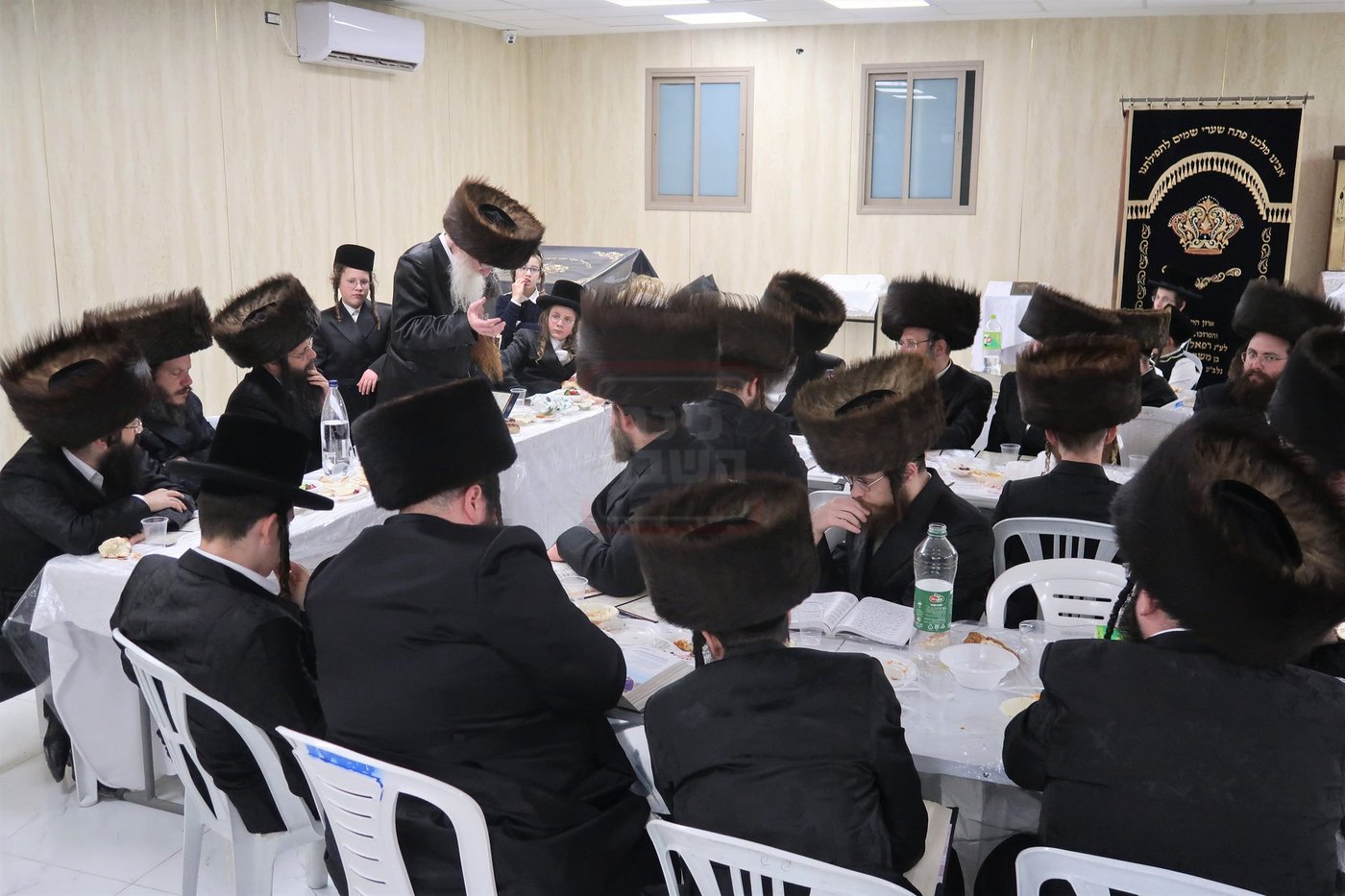 הגה"צ ר' יוסף נחמיה הירשלר במתחם הסופרים 