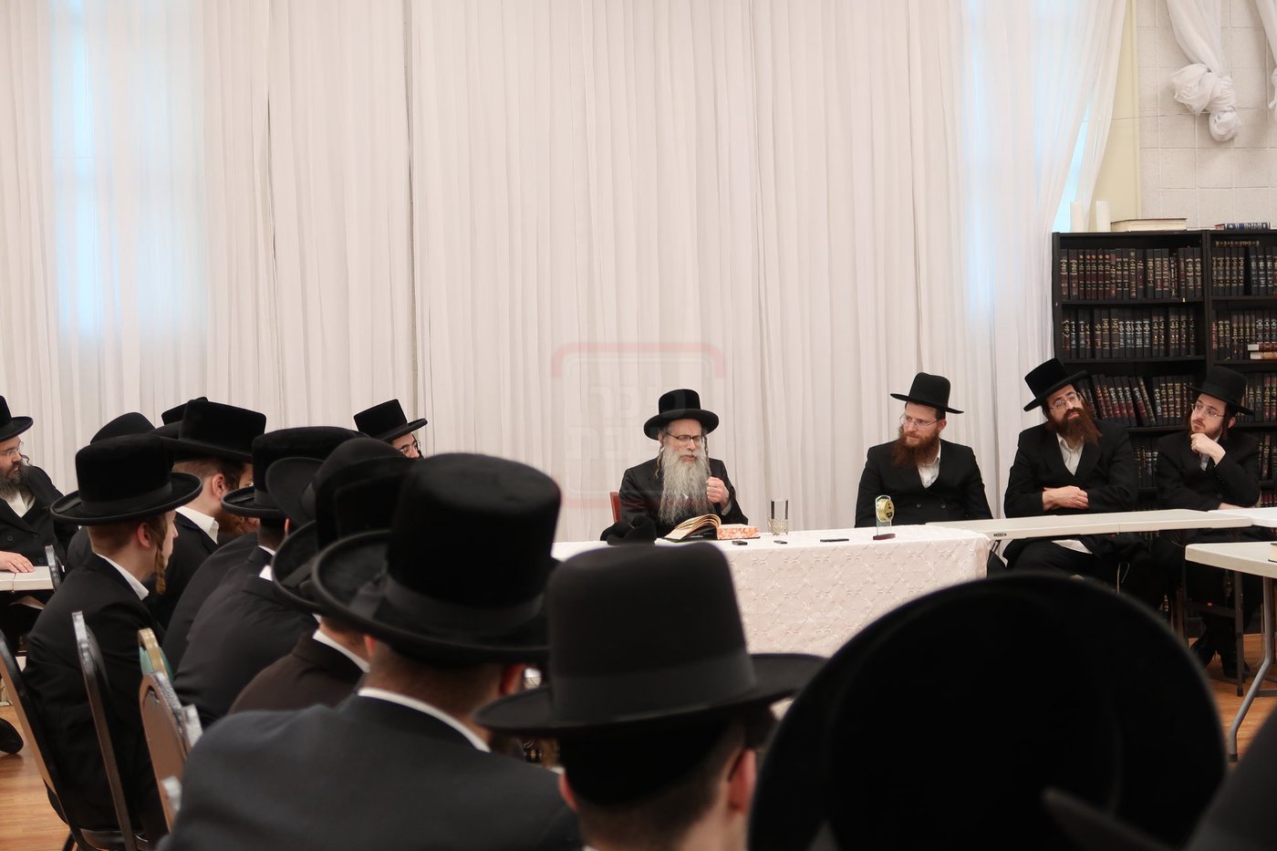 פתיחת הזמן בצאנז זוועהיל