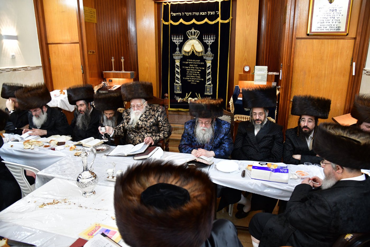 מוצאי שבת יארצייט בשאץ ויז'ניץ