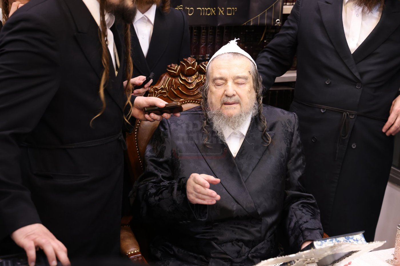 המעמד במעונו של הגרי"מ שכטר