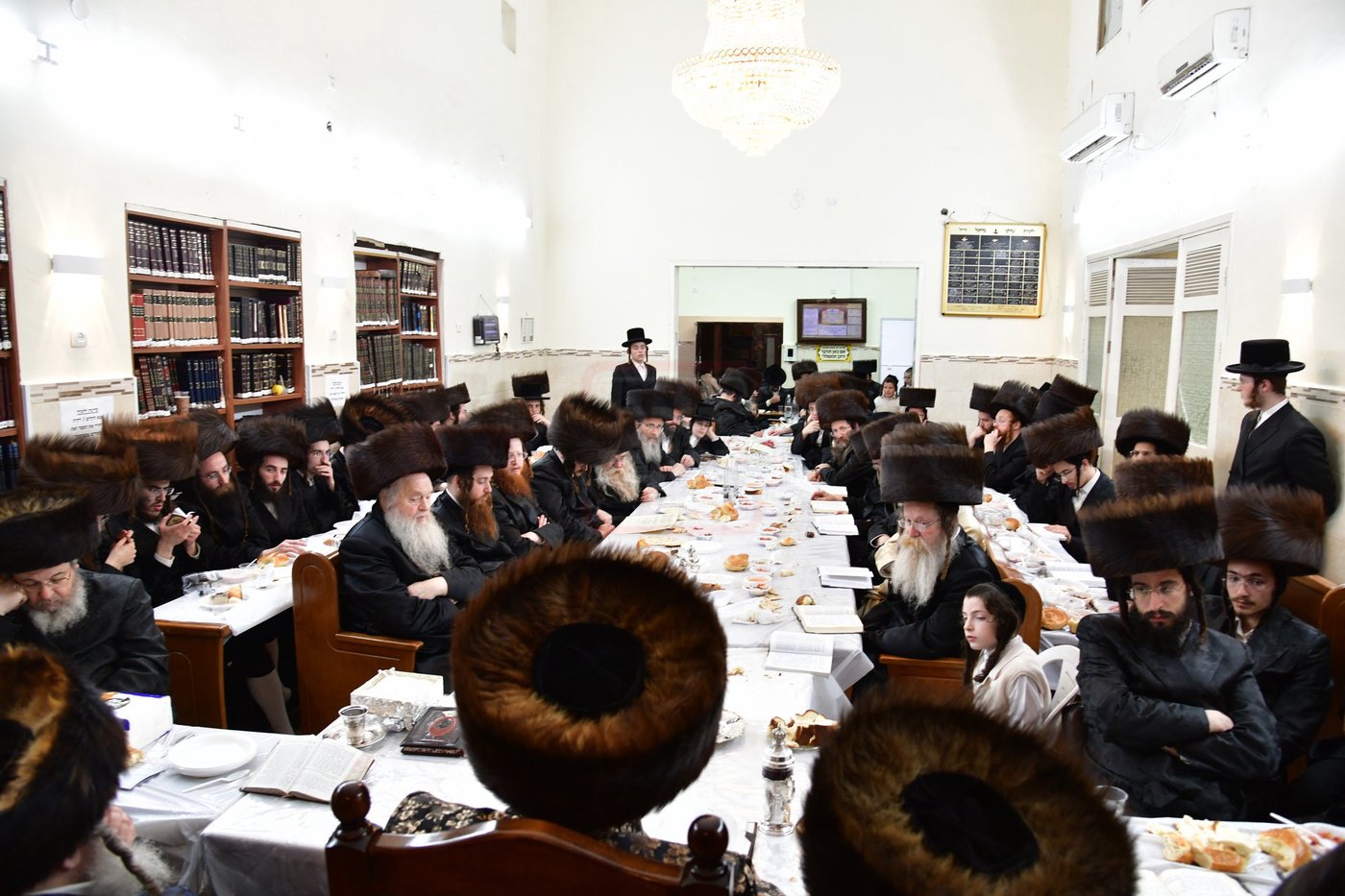 מוצאי שבת יארצייט בשאץ ויז'ניץ