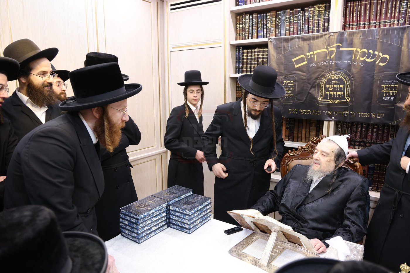 המעמד במעונו של הגרי"מ שכטר