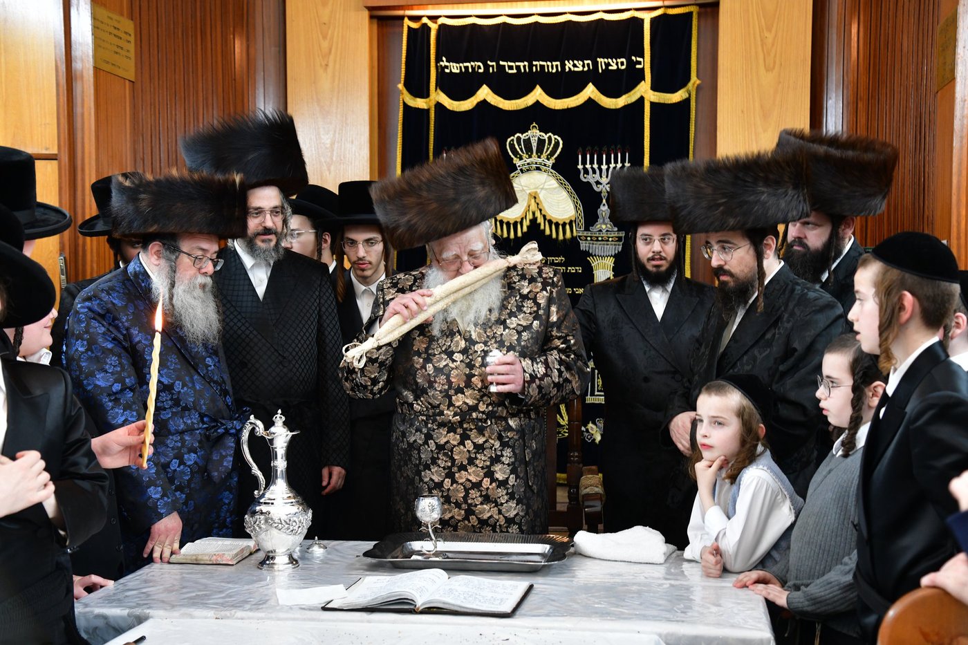 מוצאי שבת יארצייט בשאץ ויז'ניץ