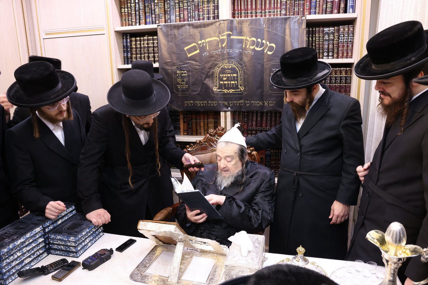 המעמד במעונו של הגרי"מ שכטר