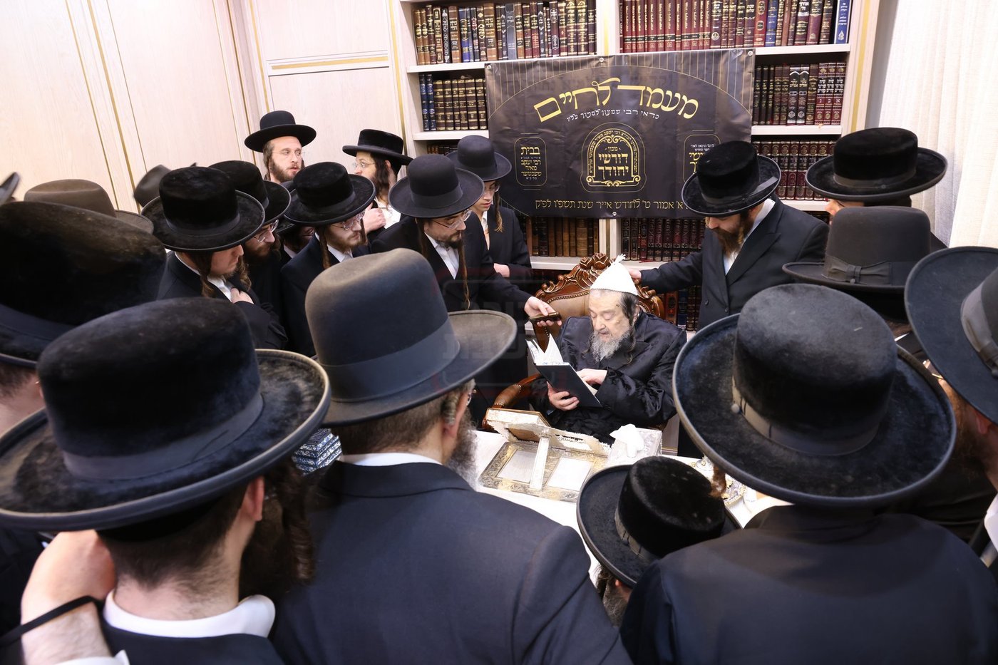 המעמד במעונו של הגרי"מ שכטר