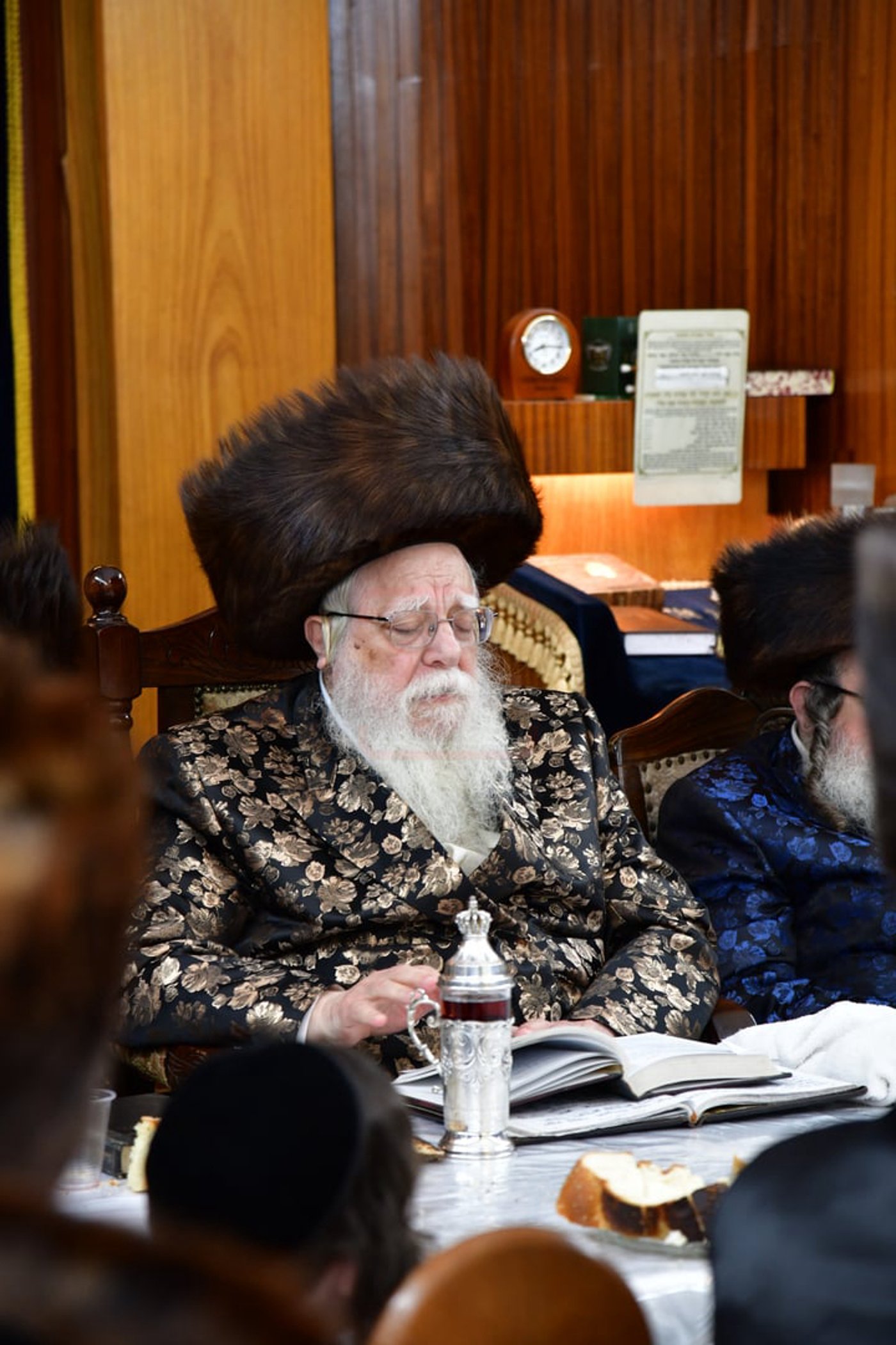 מוצאי שבת יארצייט בשאץ ויז'ניץ