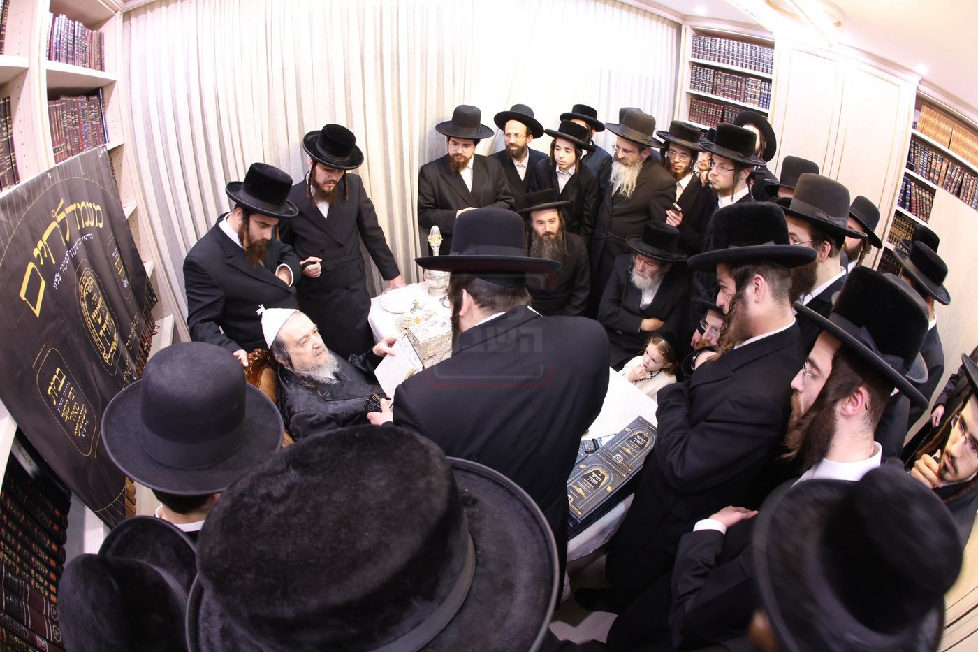 המעמד במעונו של הגרי"מ שכטר