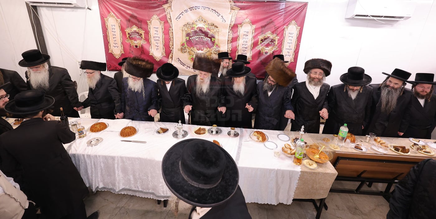 שמחת התנאים בחצרות טשארנאביל - משכנות הרועים - ראדושיץ בי"ש