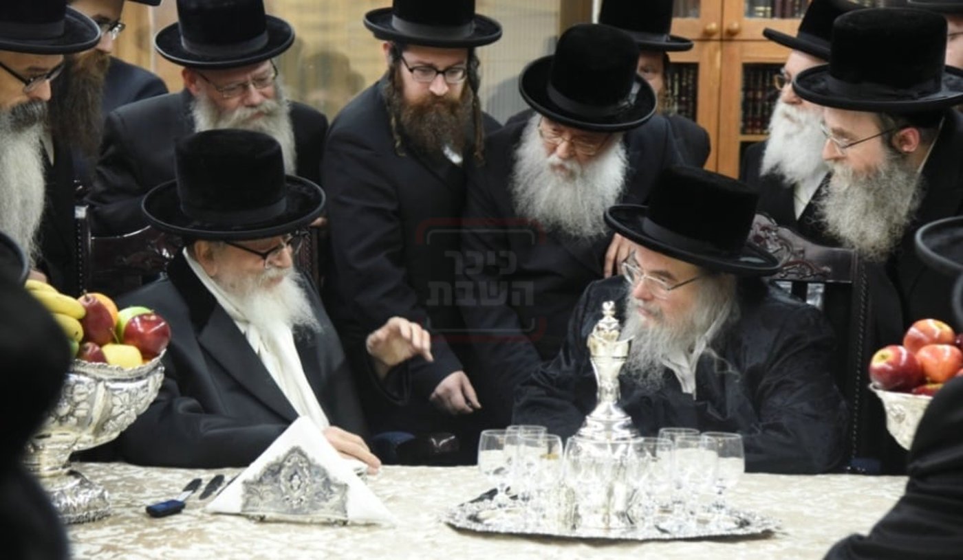 האדמו"ר מסקווירא בביקור אצל האדמו"ר מבעלזא (ארכיון)