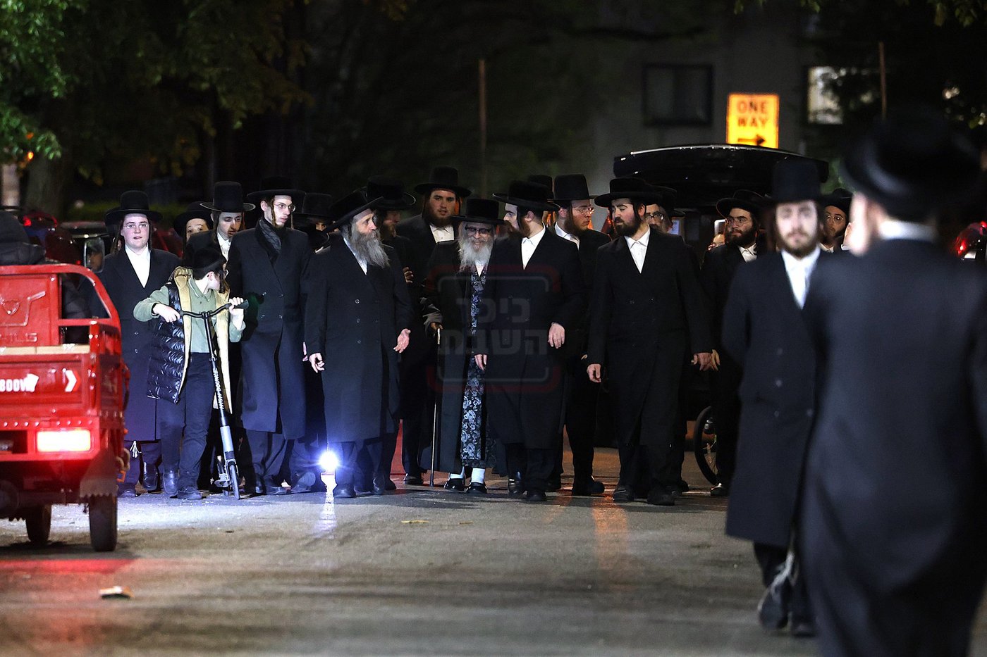 האדמו"ר מסאטמר בשילוח הקן