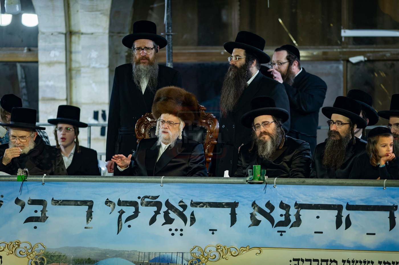 מעמד ההדלקה בחצה"ק סערט ויז'ניץ 