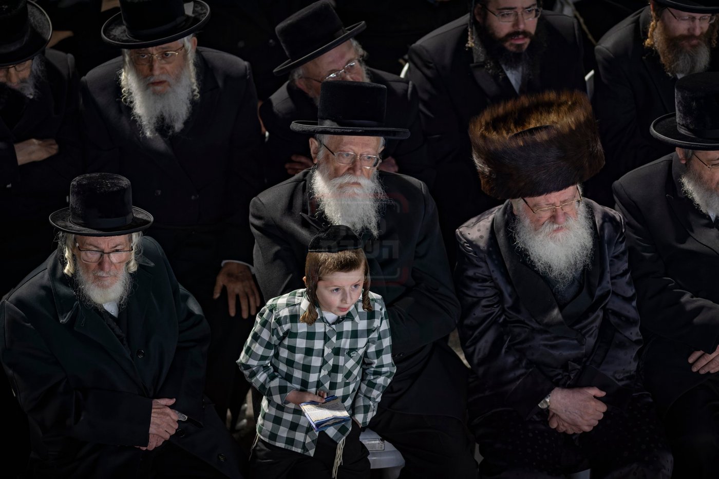 מעמד ההדלקה בחצה"ק סערט ויז'ניץ 