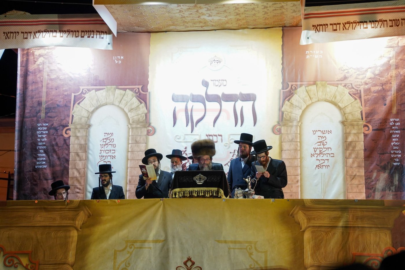 מעמד ההדלקה בחצה"ק סקולען לייקווד