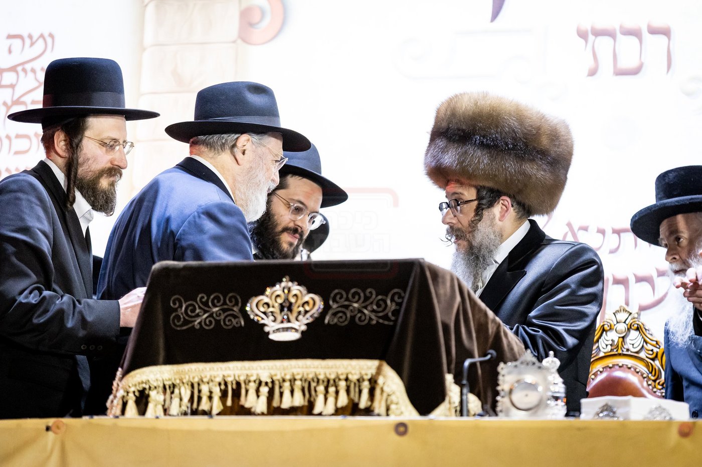 מעמד ההדלקה בחצה"ק סקולען לייקווד