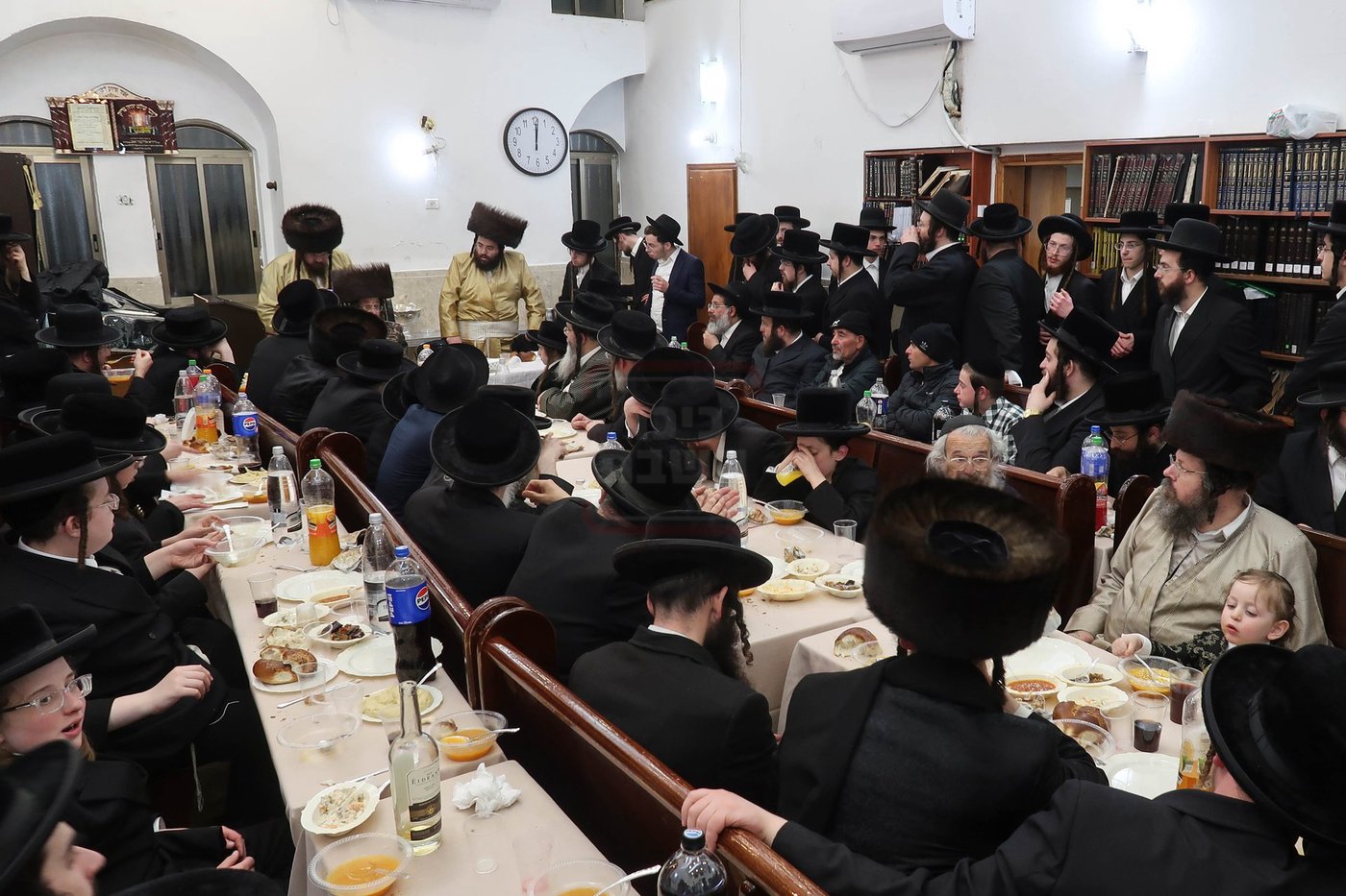 ל"ג בעומר בחצה"ק קרעטשניף סיגעט