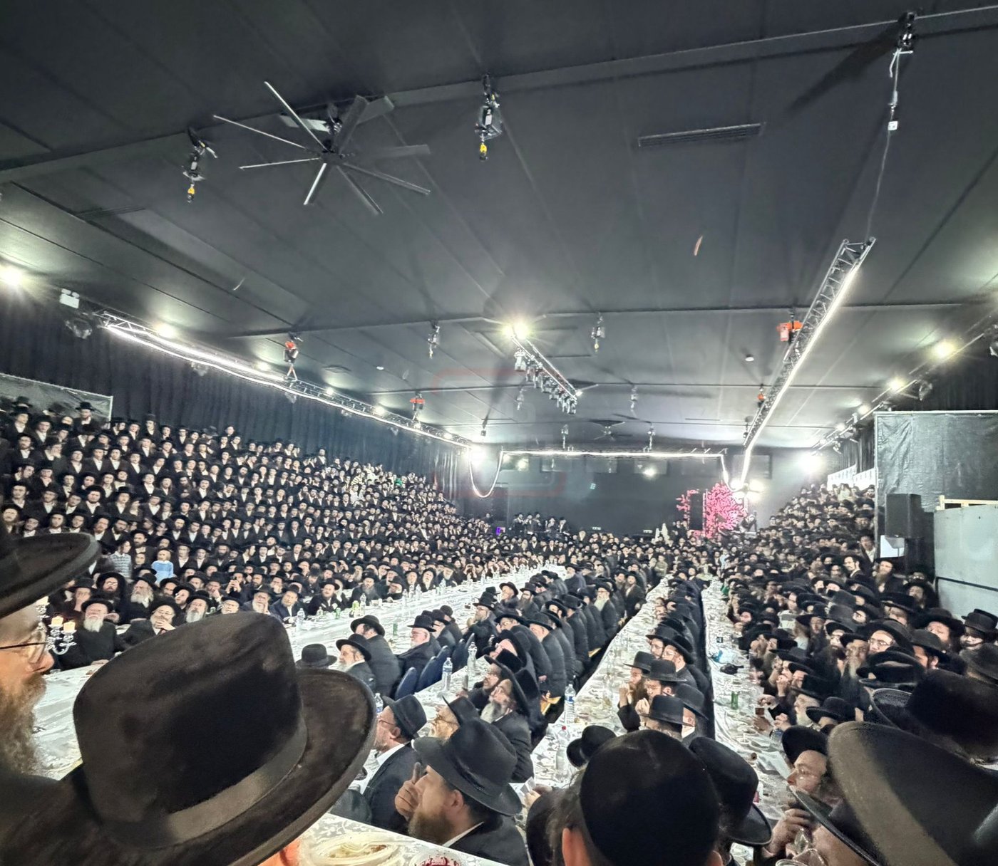 האדמו"ר מפשעווארסק בטיש ל"ג בעומר