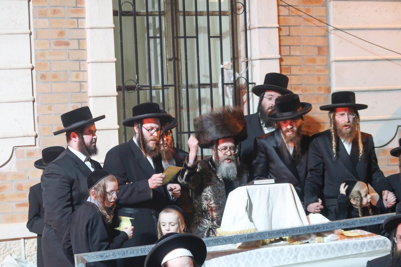 ל"ג בעומר בחצה"ק קרעטשניף סיגעט
