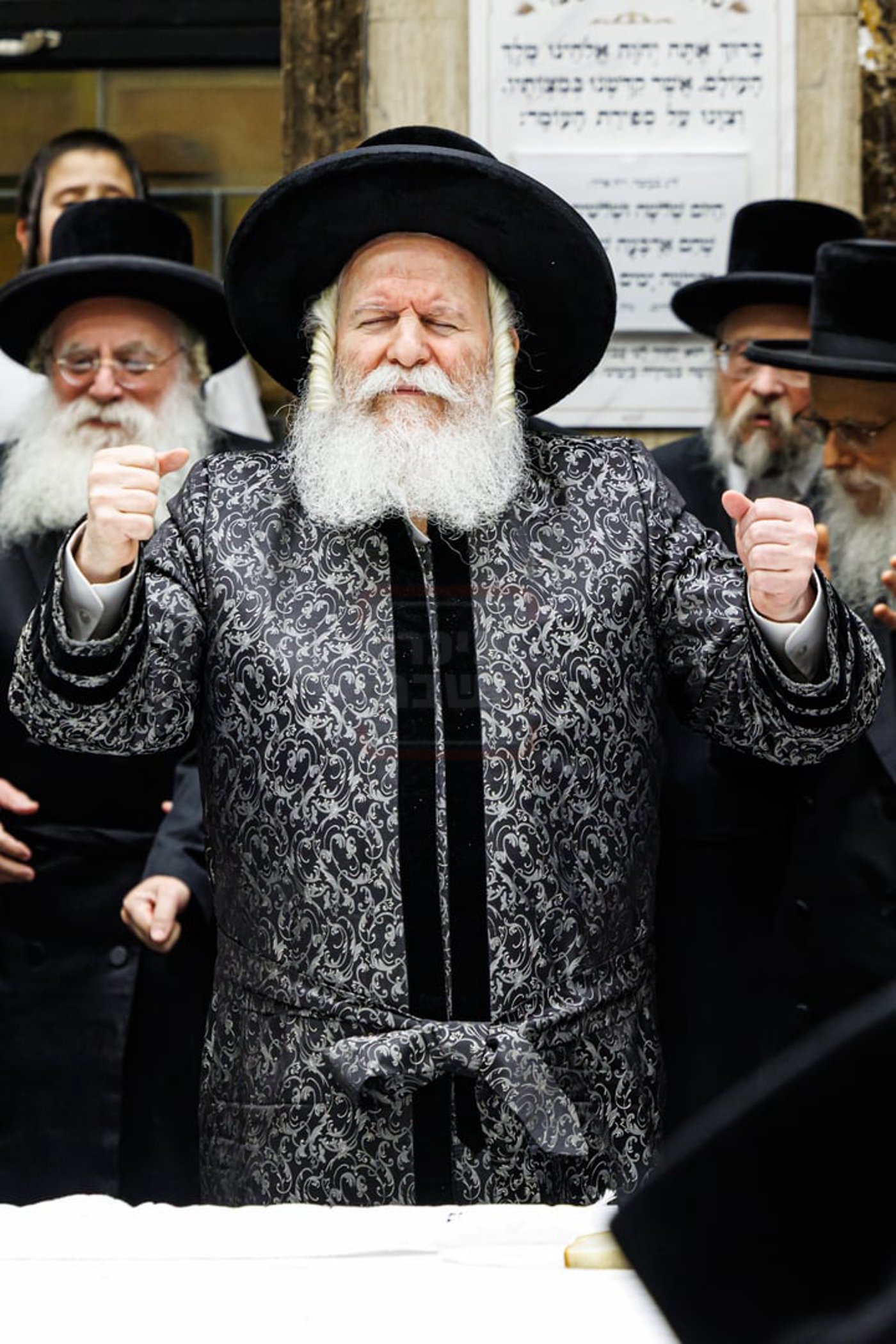 ל"ג בעומר בחצה"ק באבוב