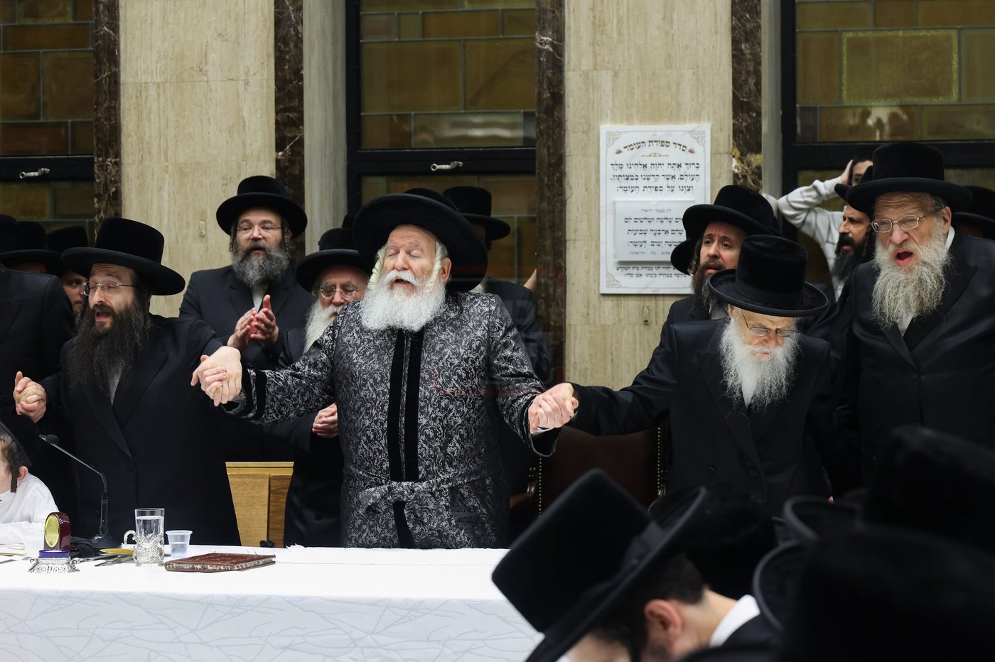 ל"ג בעומר בחצה"ק באבוב