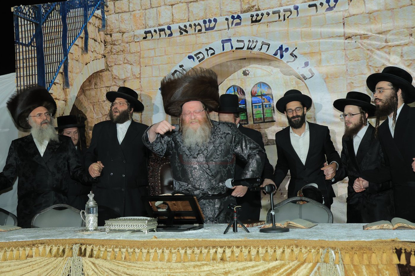 ל"ג בעומר בחצה"ק טרעבישאן