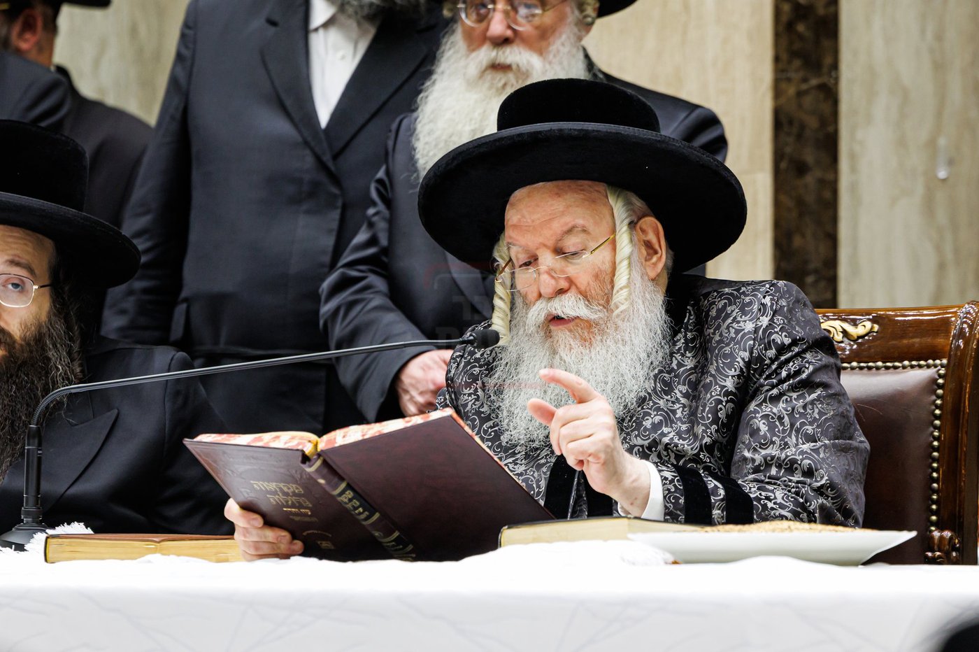 ל"ג בעומר בחצה"ק באבוב