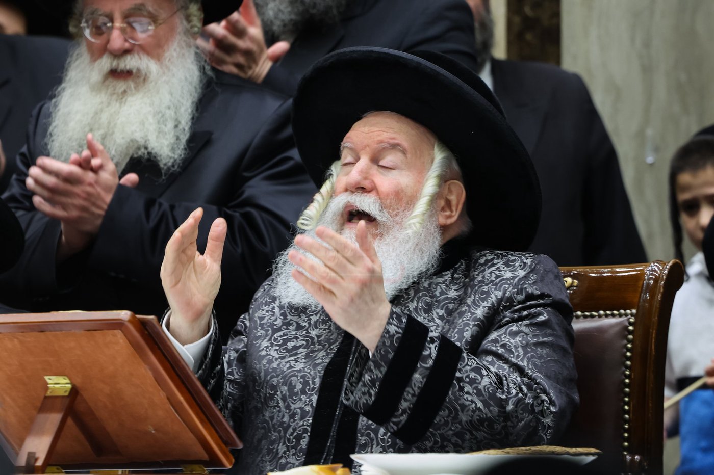 ל"ג בעומר בחצה"ק באבוב