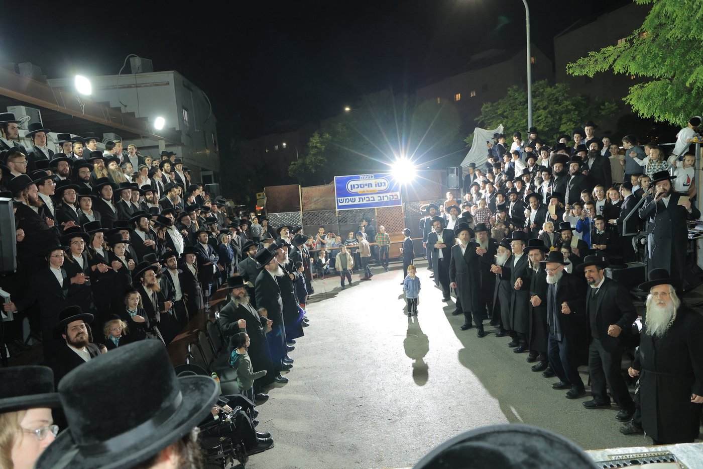 ל"ג בעומר בחצה"ק טרעבישאן
