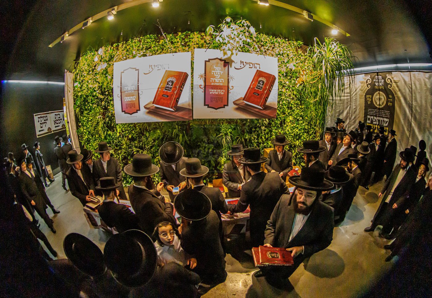 ל"ג בעומר וסיום כתיבת ס"ת בסאטמר