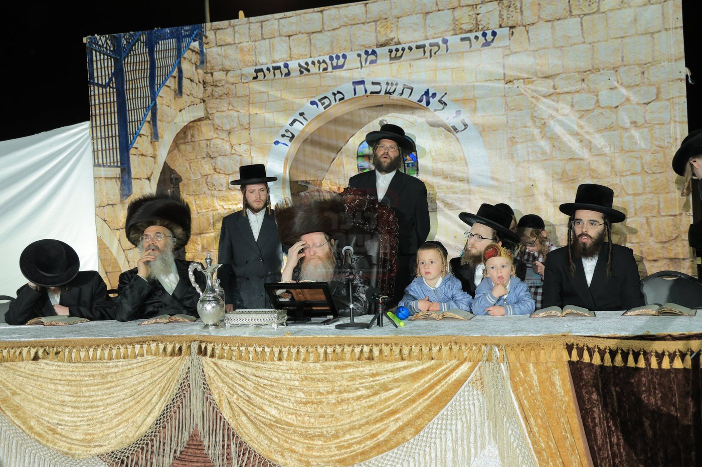 ל"ג בעומר בחצה"ק טרעבישאן