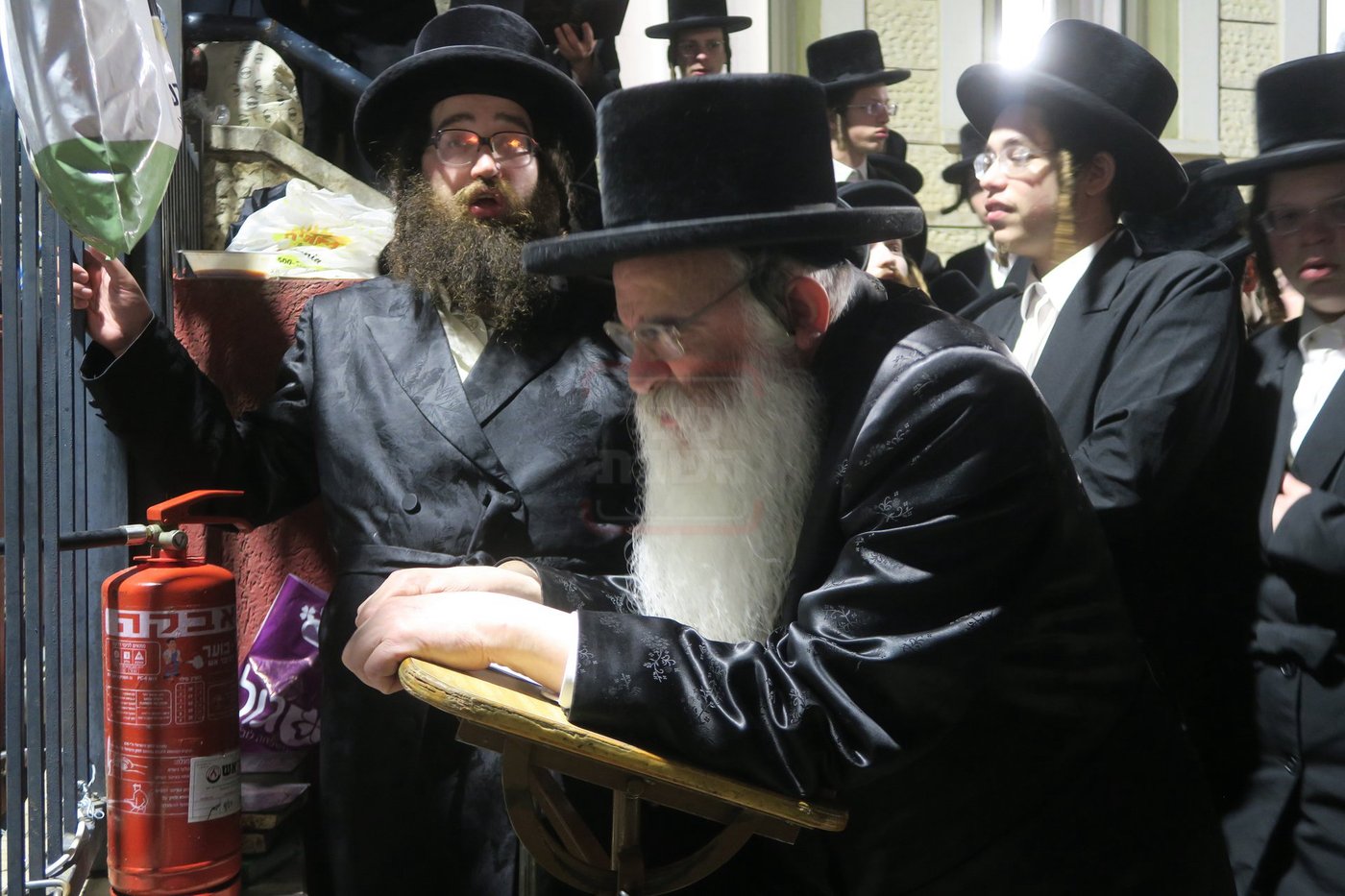 אדמו"רים ורבנים במירון לאחר ל"ג בעומר