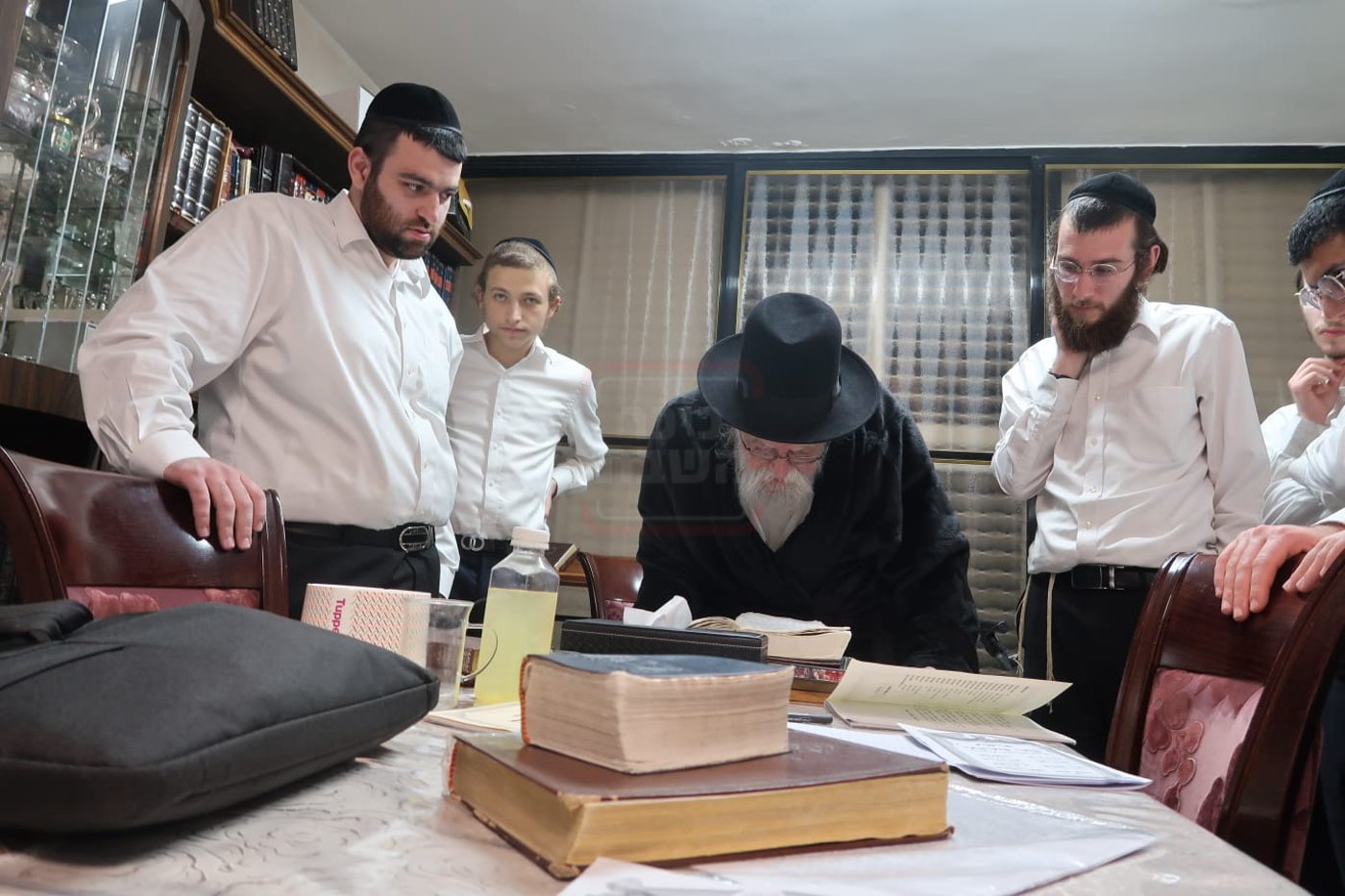הגאון רבי מאיר גריינמן במסירת שיעור