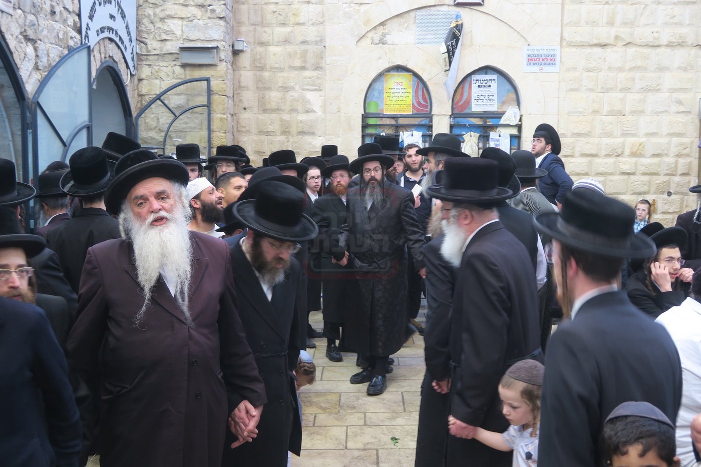 אדמו"רים ורבנים במירון לאחר ל"ג בעומר