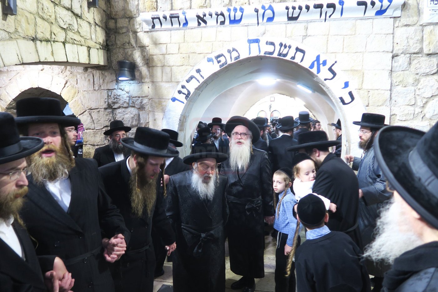 אדמו"רים ורבנים במירון לאחר ל"ג בעומר