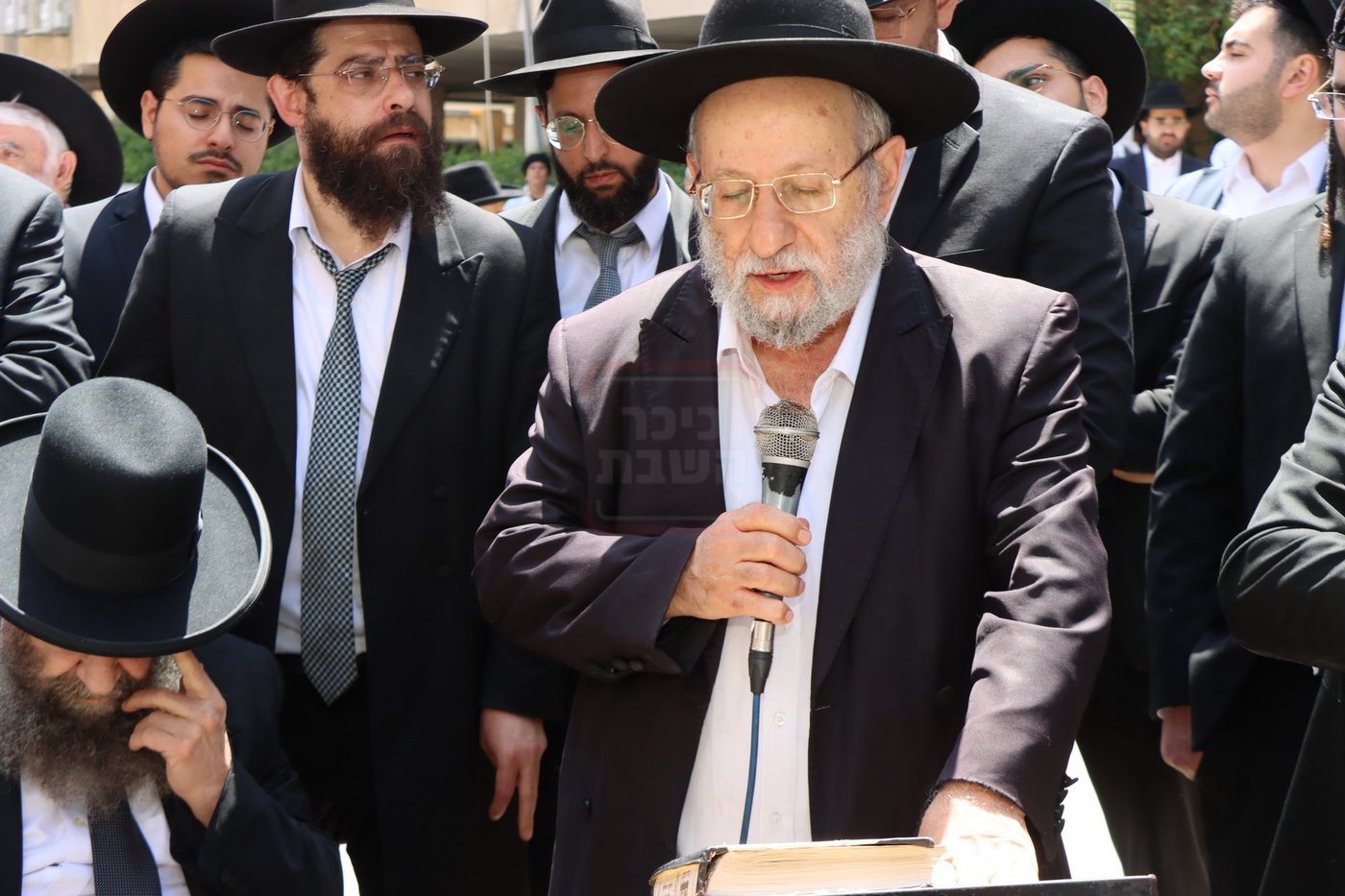 מסע הלווית הגאון רבי משה צרף זצ"ל