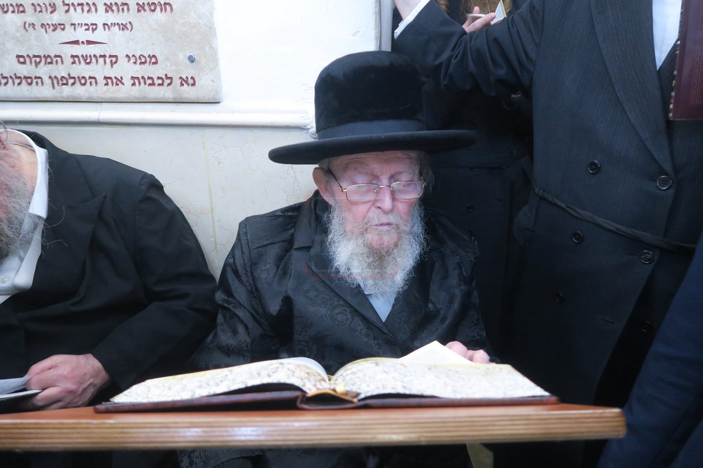 הגאון רבי מיכל זילבר במירון לאחר ל"ג בעומר