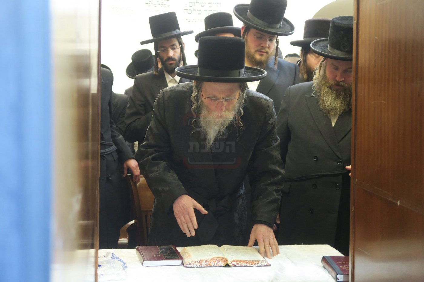 אדמו"רים ורבנים במירון לאחר ל"ג בעומר