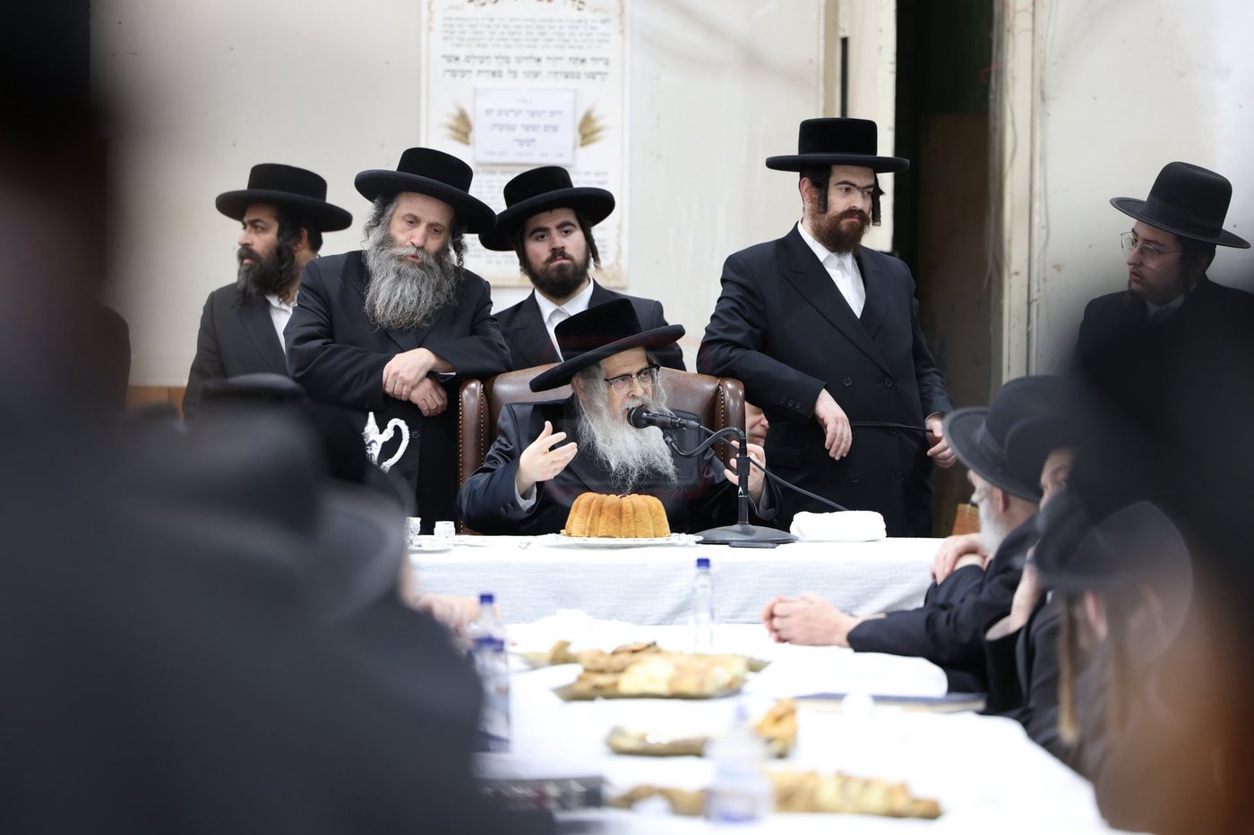 האדמו"ר מסאטמר בטיש לחיים לאחר התפילה