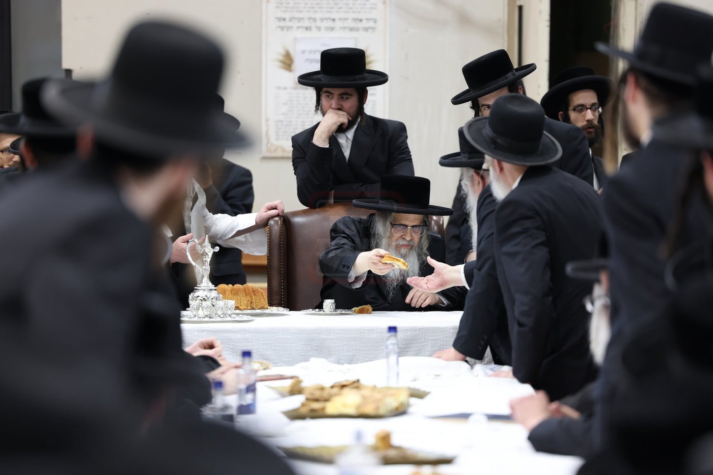 האדמו"ר מסאטמר בטיש לחיים לאחר התפילה