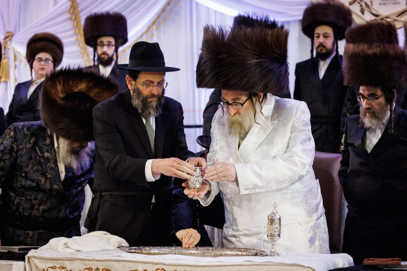 האדמו"ר מתולדות צבי דספינקא במסע הקודש במאגלניץ 