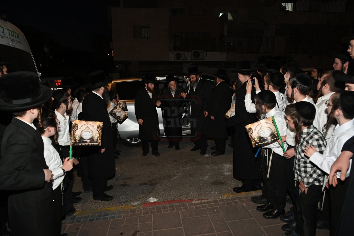 האדמו"ר מערלוי בשבת חיזוק וביקור באלעד