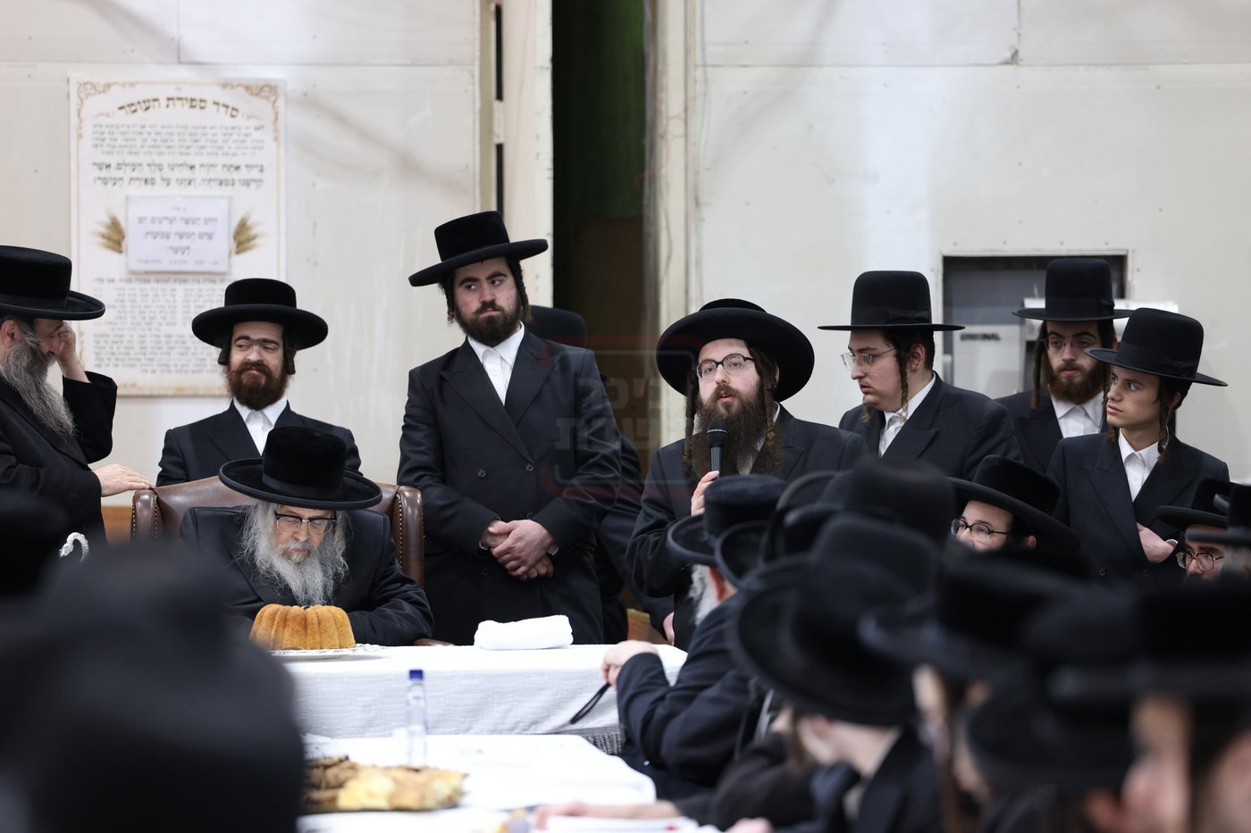 האדמו"ר מסאטמר בטיש לחיים לאחר התפילה