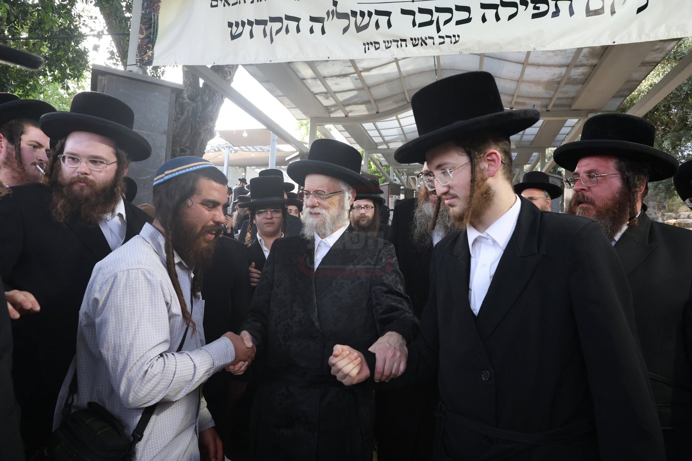 האדמו"ר מסערט ויז'ניץ בתפילת השל"ה בטבריה