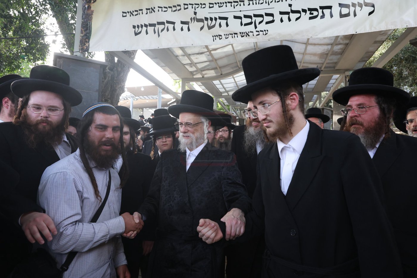 האדמו"ר מסערט ויז'ניץ בתפילת השל"ה בטבריה